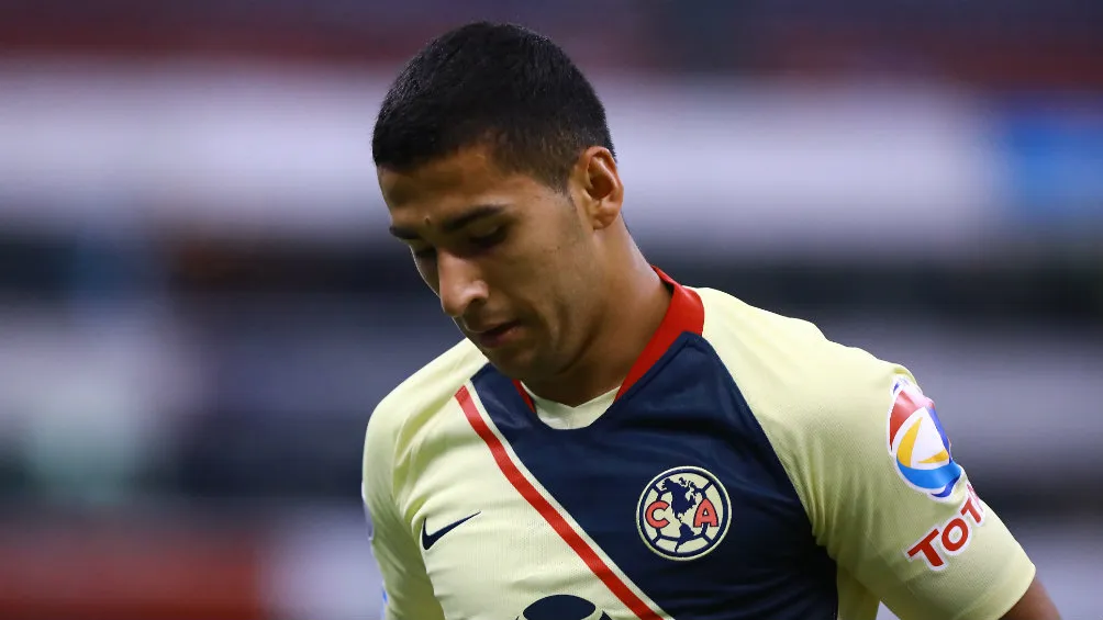 IMAGO7 Domínguez se lamenta en un juego del América