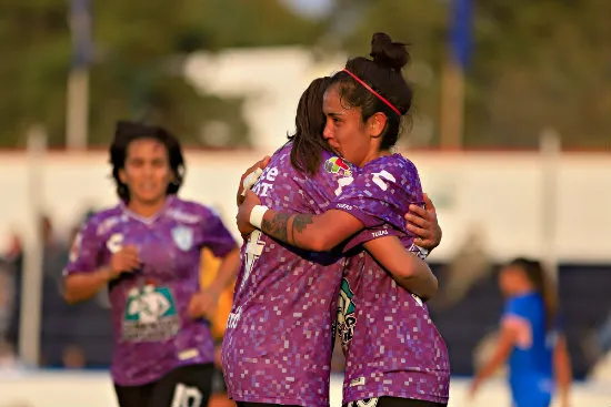 IMAGO7 Lizbeth Ángeles festeja con sus compañeras