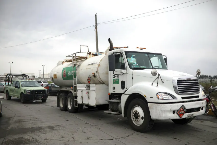AP Pipa distribuye gasolina en el país