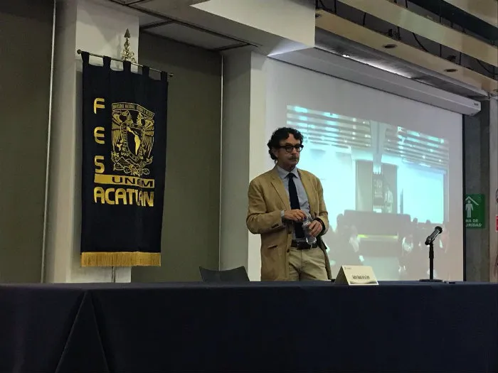 TWITTER @G_QUADRI Cuadri ofrece una conferencia en la UNAM