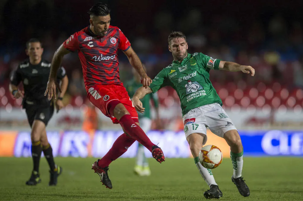 MEXSPORT La Palmera lucha por el esférico contra Boselli