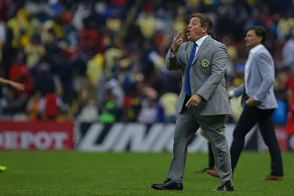 IMAGO7 Miguel Herrera en partido con América