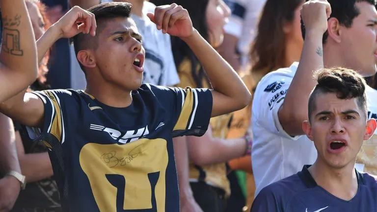 MEXSPORT Afición alienta a Pumas en el juego contra León