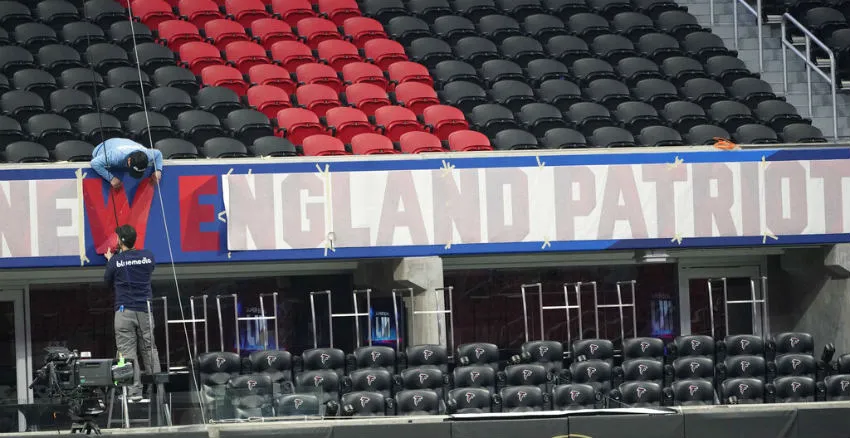 AP Ponen el nombre de los New England Patriots en el Mercedes Benz Stadium