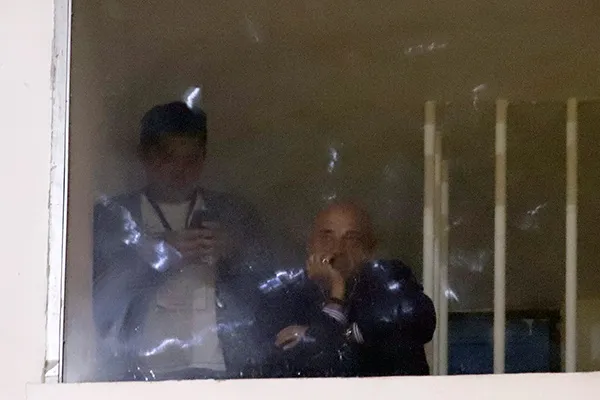 IMAGO7 Chelís observa desde el palco juego del Puebla