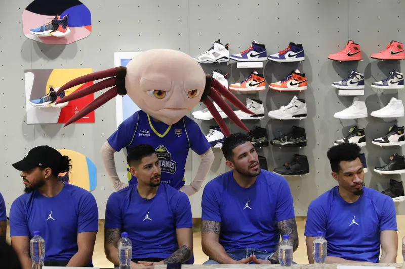 ERNESTO PÉREZ Jugadores de los Capitanes durante el evento