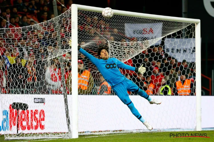 FACEBOOK STANDARD DE LIEGE Memo Ochoa ataja un tiro contra el Standard
