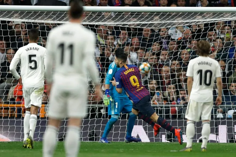 AP Suárez cobra penalti contra Real Madrid 'a lo Panenka'