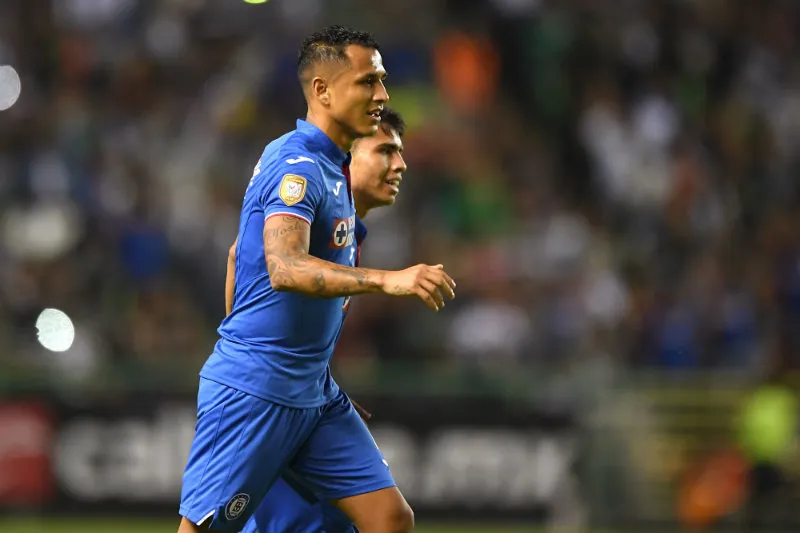 MEXSPORT Yoshimar Yotún y Misael Domínguez durante un partido del Azul