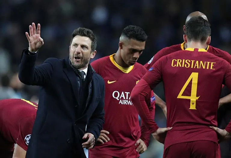 AP Eusebio Di Francesco da indicaciones a sus jugadores