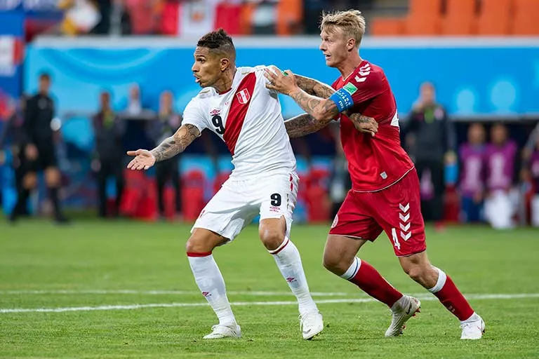 IMAGO7 Paolo Guerrero en un partido con Perú