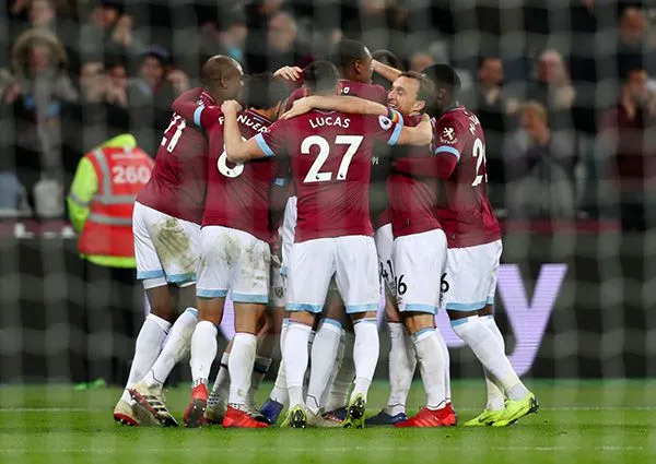 Facebook WEST HAM UNITED Jugadores de West Ham festejan un gol