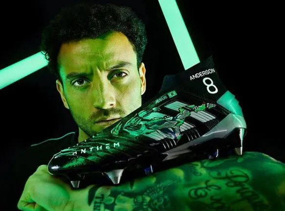 @_andersoon Verificado Felipe Anderson, jugador del West Ham, posa con tenis de Interceptor