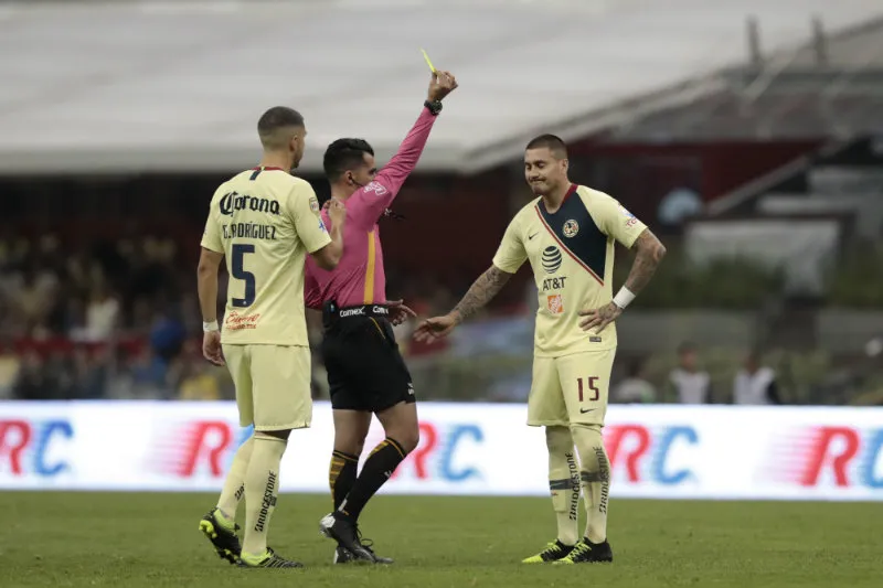 DANIEL GÁMEZ Adonai Escobedo amonesta a Nico Castillo