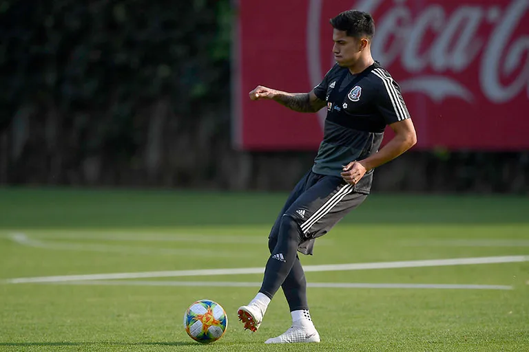 IMAGO7 Carlos Salcedo en una práctica del Tri