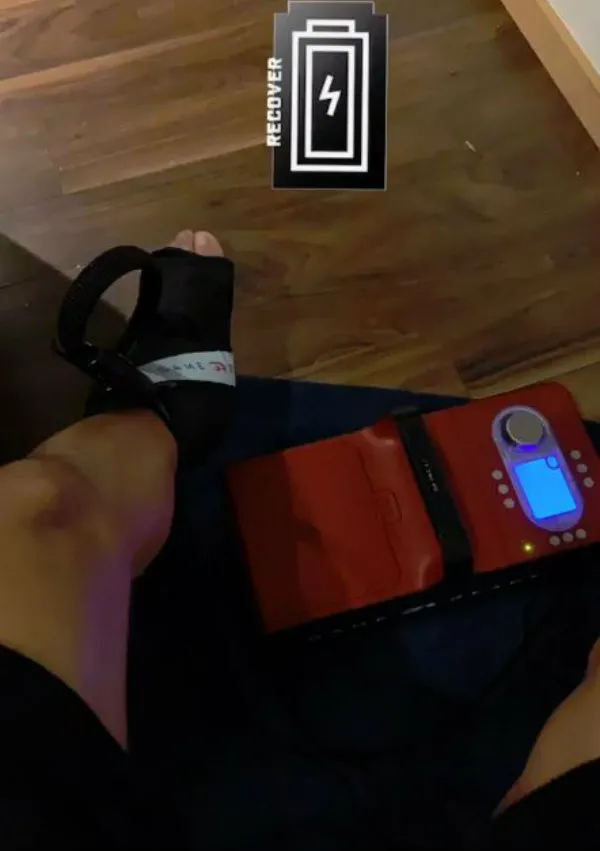 INSTAGRAM @JESUSTECATITOC Tecatito muestra sesión de tratamiento