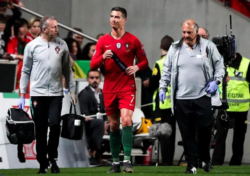 EFE CR7, tras salir del juego entre Portugal y Serbia