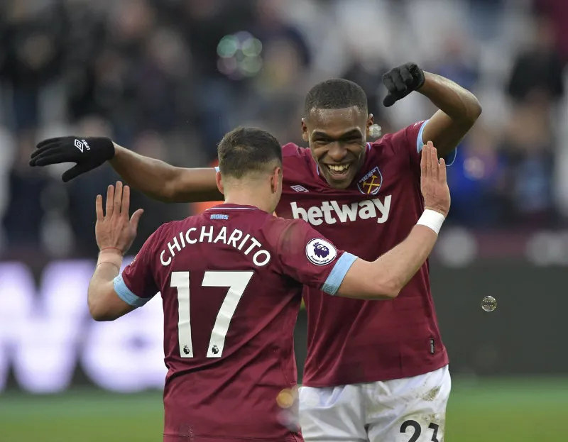 TWITTER @WESTHAMUTD Chicharito festeja un gol con el West Ham