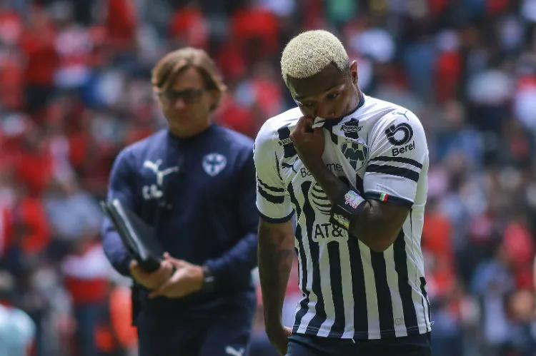 IMAGO7 Dorlan Pabón lamenta derrota ante Toluca