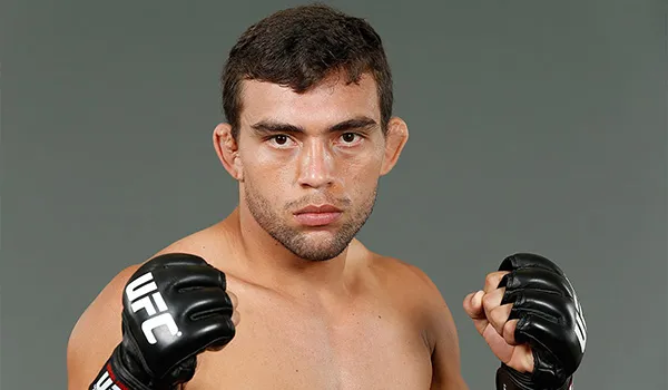 UFC Rodrigo 'Monstruo' de Lima posa para la UFC