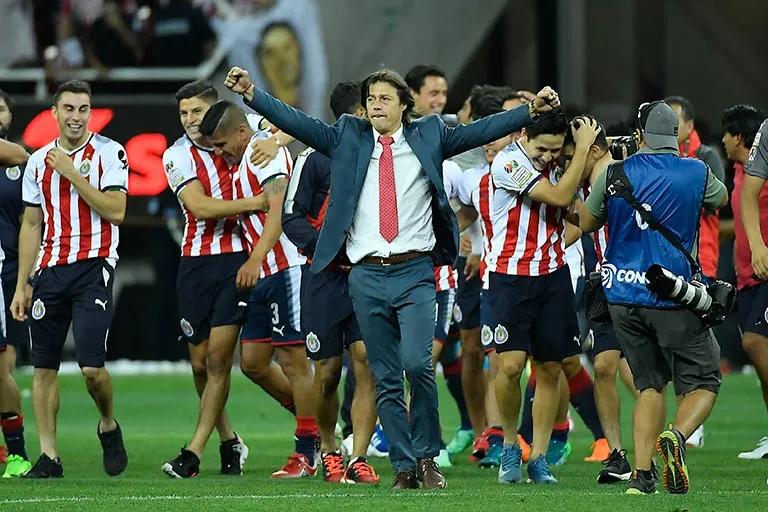 IMAGO7 Almeyda celebra el triunfo de Chivas en Concachampions