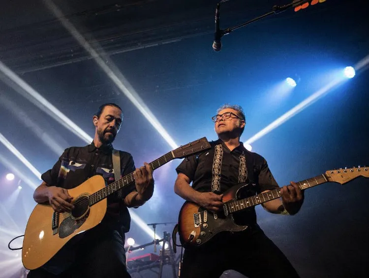 FACEBOOK CAFÉTACVBA OFICIAL Café Tacuba, durante un concierto