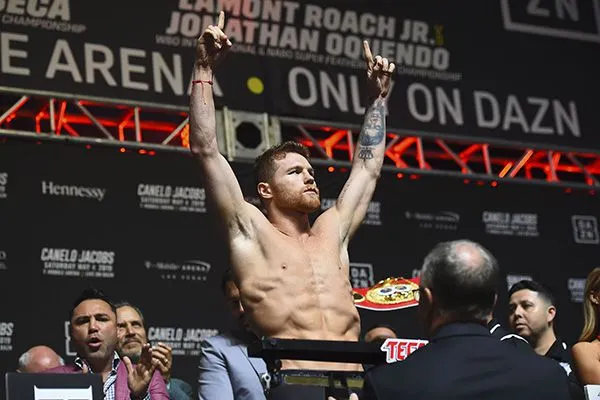 MEXSPORT El Canelo Álvarez durante el pesaje previo a la pelea