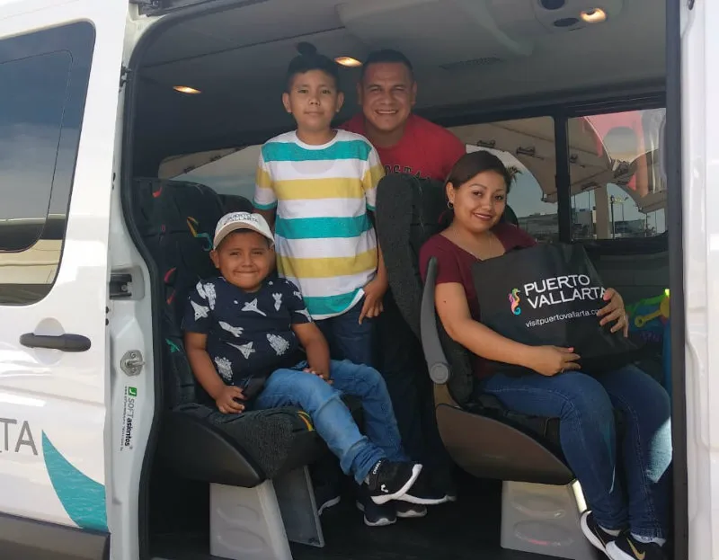 TWITTER @PUERTOVALLARTA Andrik y su familia en Puerto Vallarta