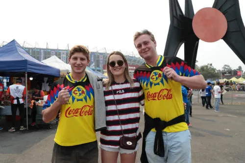 DANIEL GÁMEZ Hector y Tom, ingleses que son seguidores del América