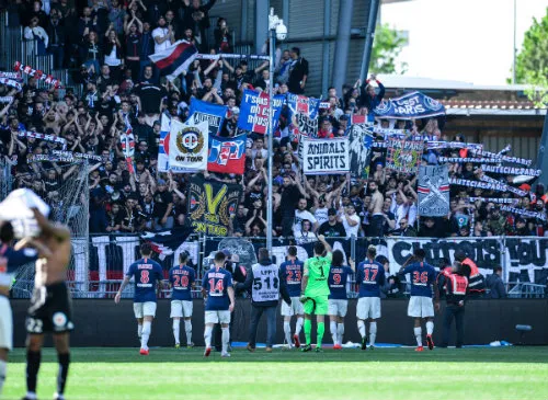 TWITTER @PSG_ENGLISH PSG celebra un triunfo con su afición