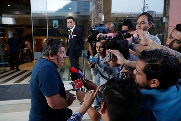 ERNESTO PÉREZ Herrera atiende a los medios de comunicación