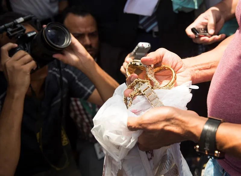 EFE Joyas que portaba Ortiz a la hora de ser baleado