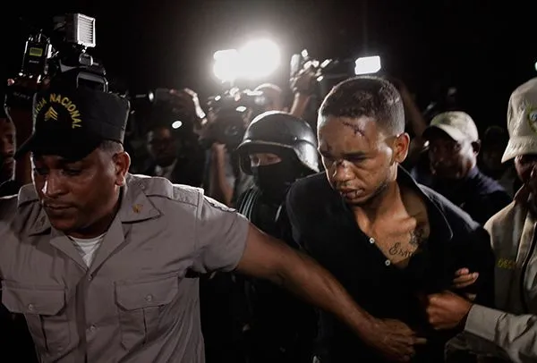 AP Uno de los detenidos tras el disparo a Ortiz