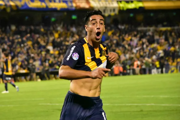 ROSARIO CENTRAL Washington Camacho celebra una anotación