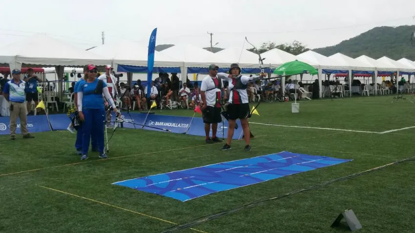 TWITTER @COM_MEXICO Valencia prepara su arco para hacer un tiro en una competencia