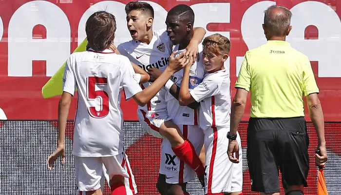 TWITTER @CanteraSFC Ibrahima Sow en festejo de gol con sus compañeros