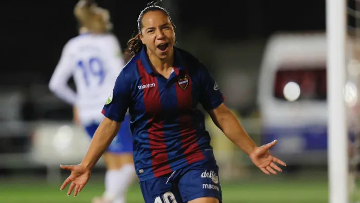 TWITTER @CHARLYNCORRAL Corral celebra gol del Levante