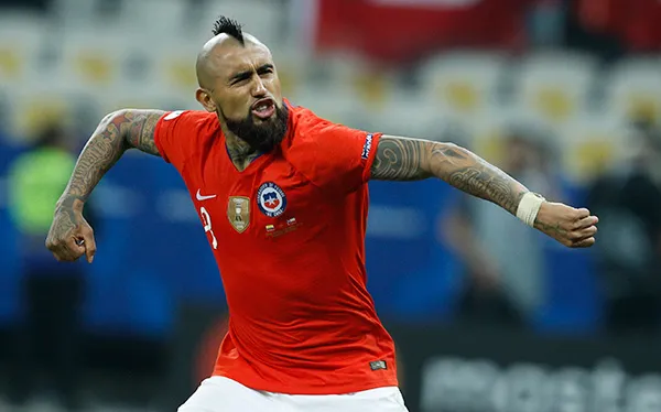 AP Arturo Vidal festeja el gol que le anuló el VAR