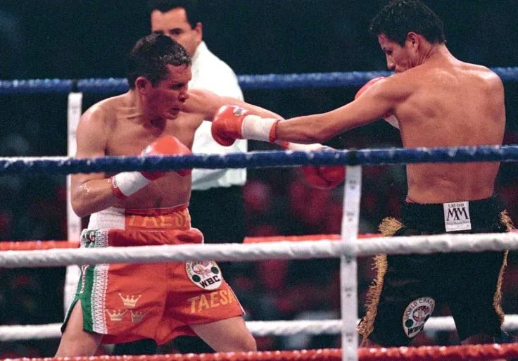 MEXSPORT Julio César impacta a su rival en un combate