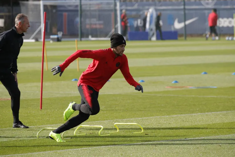 FACEBOOK PSG Neymar, durante una práctica con el conjunto parisino