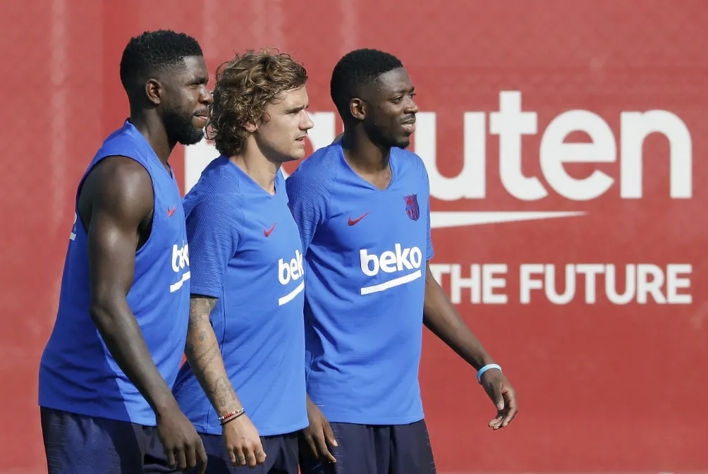 EFE Griezmann estuvo acompañado por Umtiti y Dembélé, sus compañeros de selección
