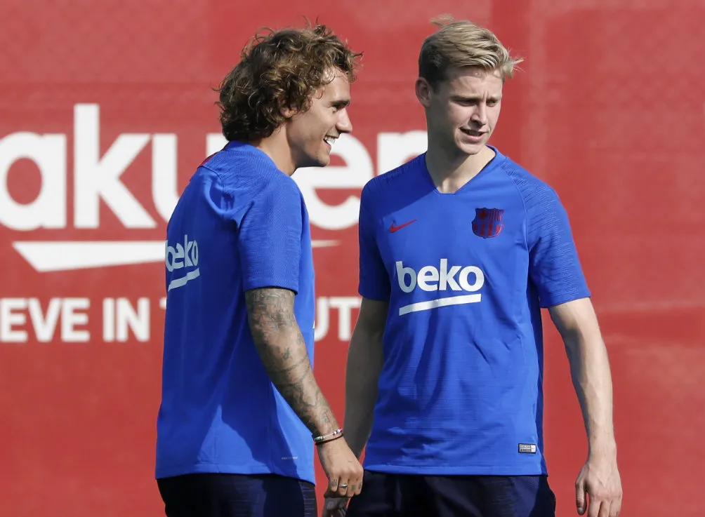 EFE Antoine Griezmann y Frenkie de Jong en su primer entrenamiento con el Barcelona