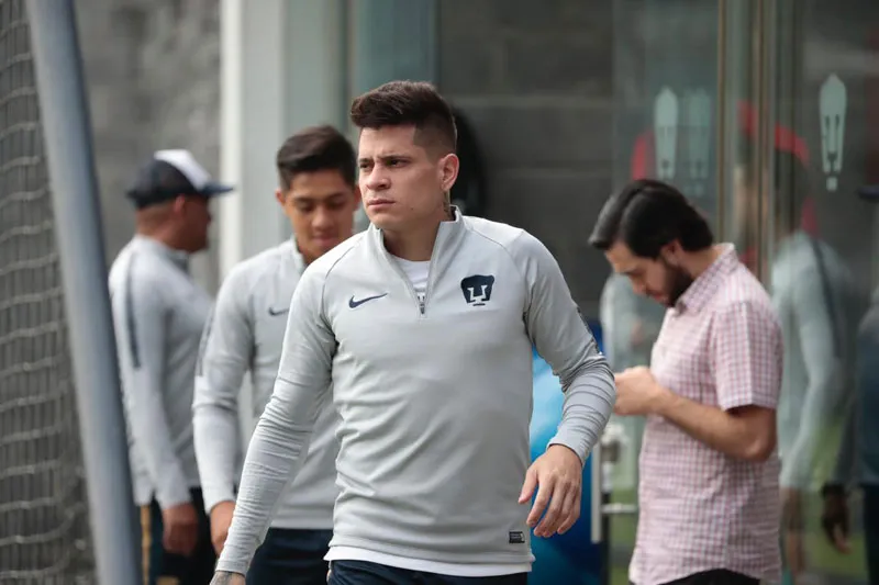 DANIEL GÁMEZ Juan Iturbe en la práctica de Pumas