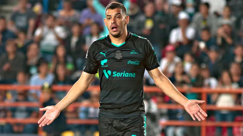 IMAGO7 Alcoba, durante un juego con Santos