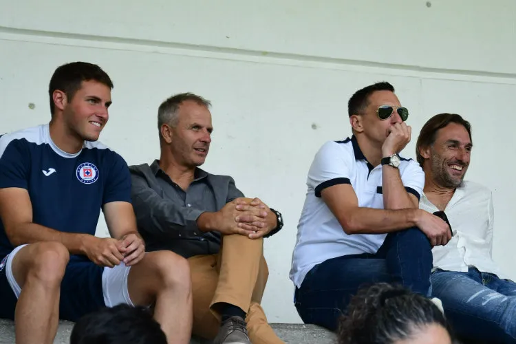 MEXSPORT Chaco Giménez asiste a un entrenamiento de Cruz Azul