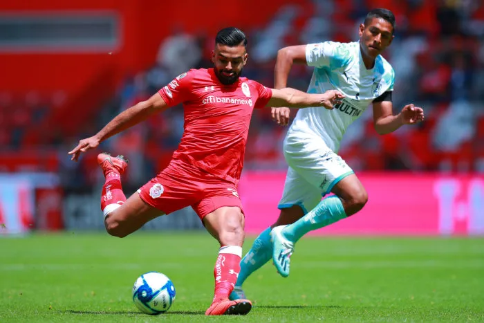 IMAGO7 Canelo, a punto de hacer un disparo