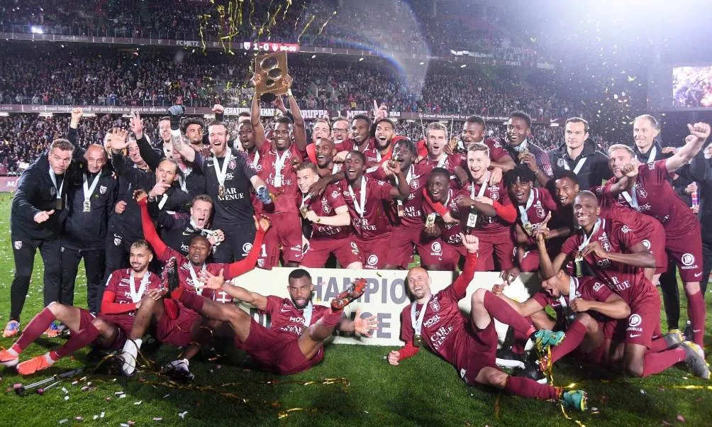 TWITTER @FCMetz Metz festeja su ascenso a la Ligue 1