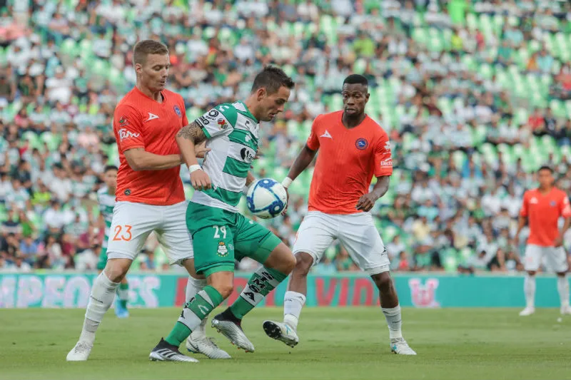 IMAGO7 Rocaniere, Rivero y Rentería, en el Santos vs Correcaminos