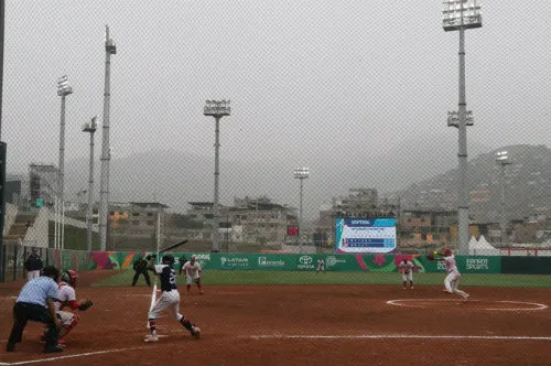 TWITTER @CONADE Equipo de softbol en acción durante los Juegos Panamericanos de Lima