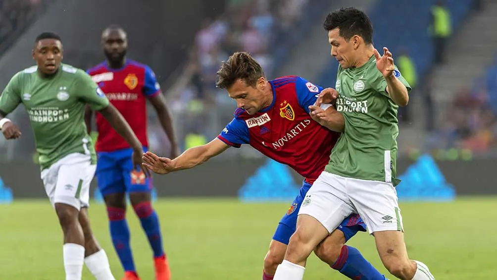 EFE Chucky Lozano en el partido contra el Basel